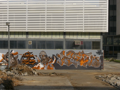 pared de un edificio de la UB/UPC